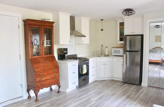 Newly remodeled studio apartment close to OXY!