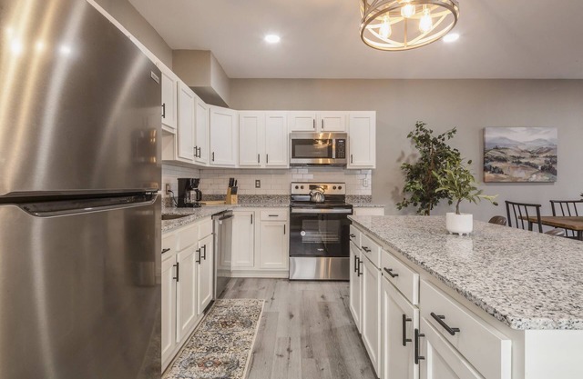 Newly renovated 4BR CozySuites!