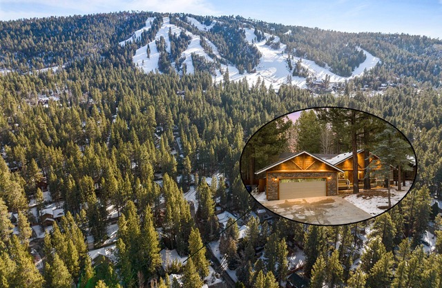 NEWLY RENOVATED! 5 STAR! Private HOT TUB! WALK to Ski Shuttle! Close to LAKE!