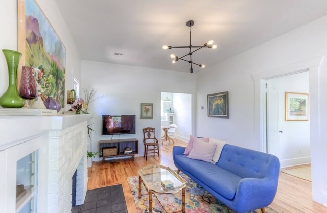 Newly renovated, charming, quiet bungalow near U of A/downtown