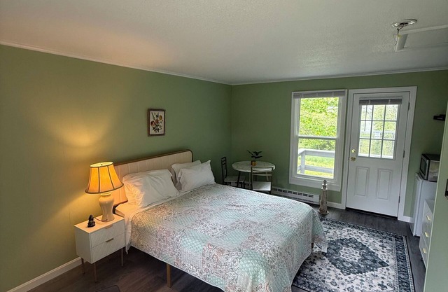 Newly Renovated Cozy Cove Cabin at White Anchor Inn