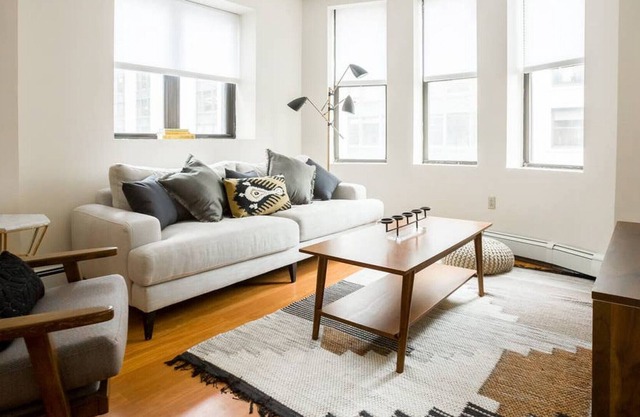 Newly renovated! Laundry in Building - Keyless entry - Perfect for Business or Medical Tourism