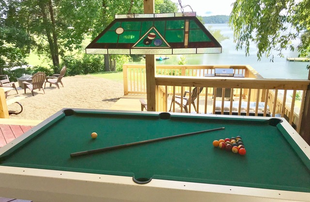 Newly Renovated, NEW ADDITION, PATIO & Dockable LAKEFRONT Home - Douglas Lake