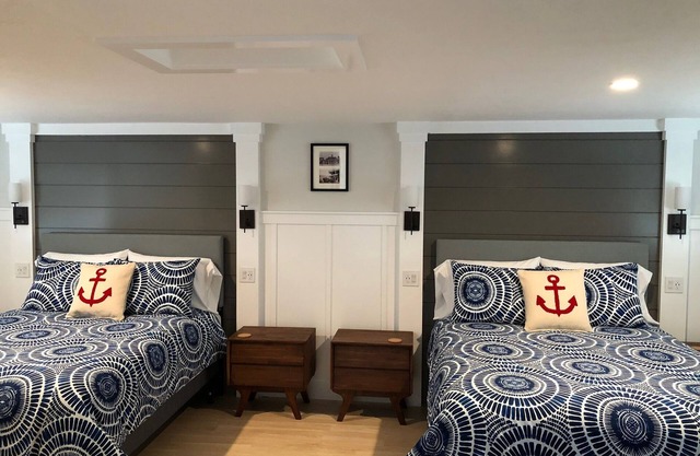 Newly renovated, Reserved Parking, Rooftop Deck, HVAC Steps to Bay Beach & Shops
