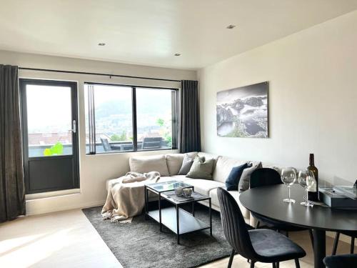 Newly Upgraded Apt: Two Balconies, Sun-Drenched!