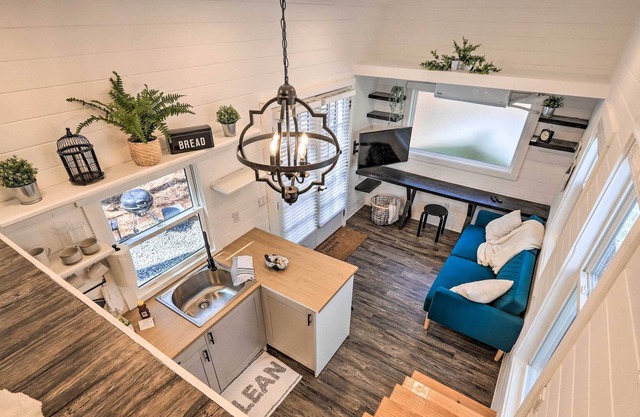 Newnan Tiny Home w/ Fire Pit & Charcoal Grill