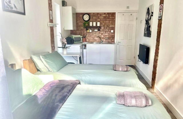 Nice and Cosy Large Studio Near Luton Airport!