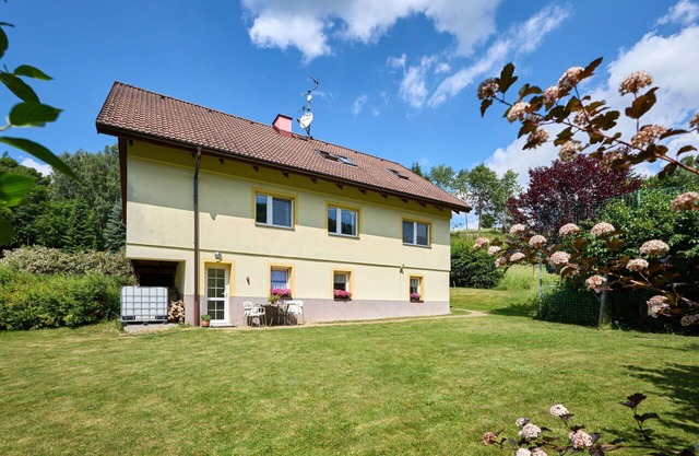 Nice apartment for 4 guests with WIFI, TV, patio and pets allowed