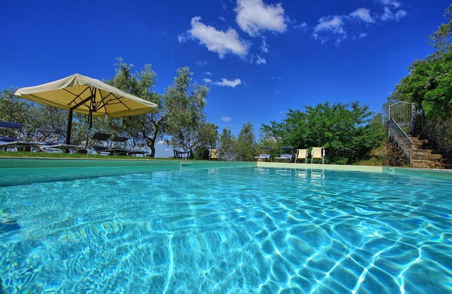 Nice apartment for 4 people with WIFI, pool, TV and pets allowed, close to Greve In Chianti