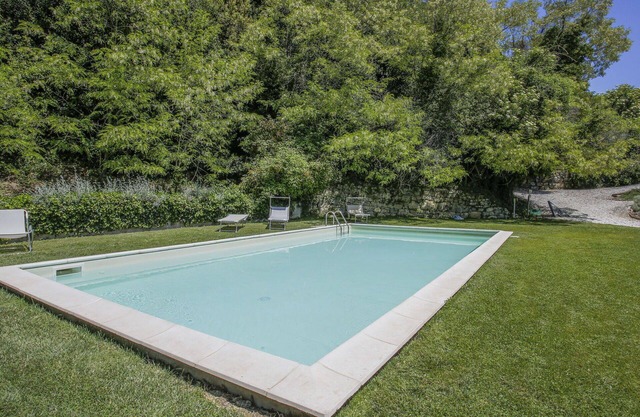 Nice apartment in villa for 3 guests with pool, WIFI, TV and pets allowed