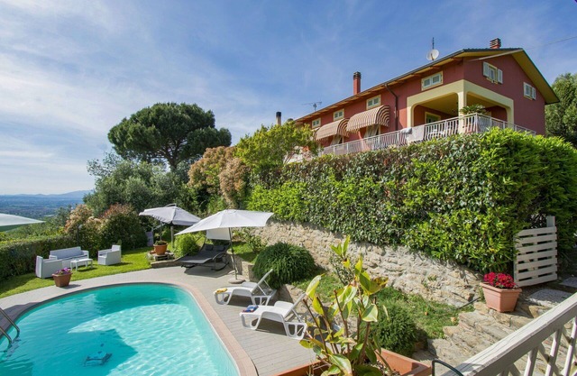 Nice apartment for 10 guests with private pool, WIFI, TV, patio and pets allowed