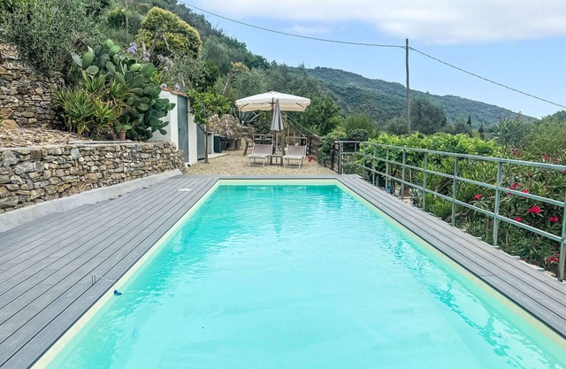 Nice apartment for 4 people with A/C, pool, WIFI, TV, patio and pets allowed