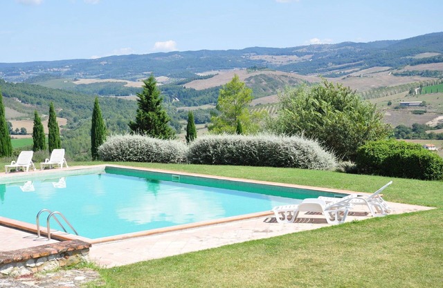 Nice apartment for 4 people with pool, WIFI, TV, pets allowed and panoramic view
