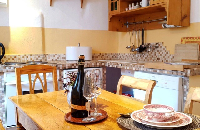 Nice apartment for 5 guests with WIFI, TV, terrace, pets allowed and parking