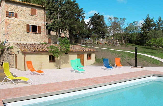 Nice apartment for 5 people with pool, WIFI, TV, terrace and pets allowed