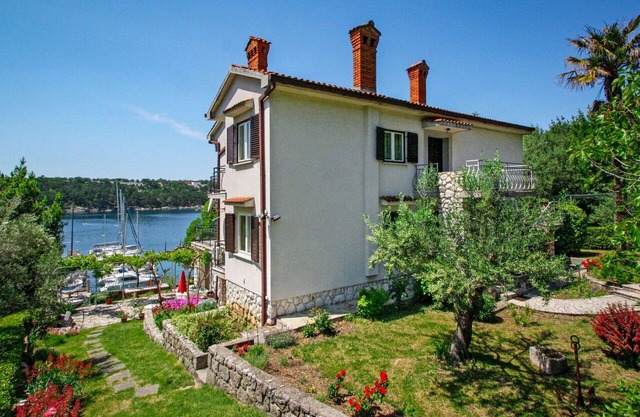 Nice apartment for 5 people with WIFI, A/C, TV, terrace and pets allowed