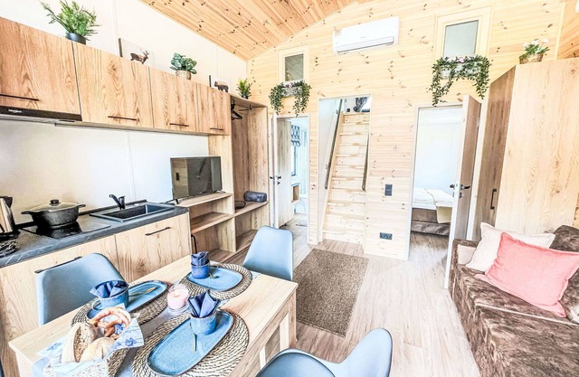 Nice apartment in villa for 5 people with A/C, TV, terrace and pets allowed