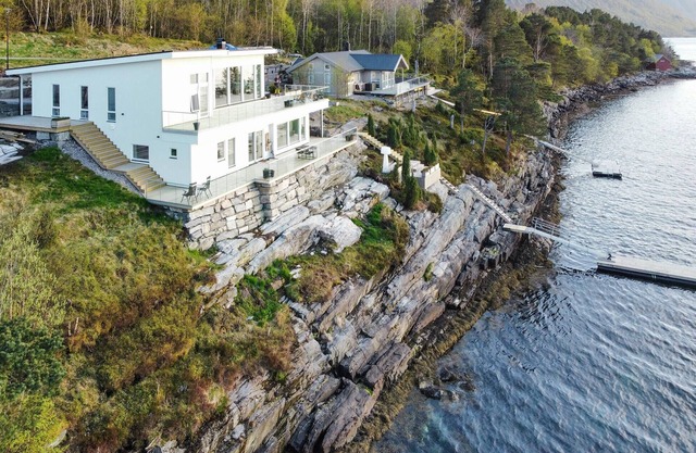 Nice apartment in Eidsvåg with WiFi