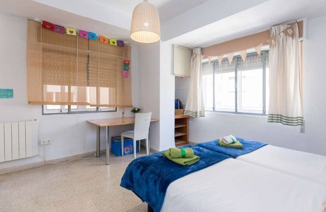 Nice apartment in the city center with parking.