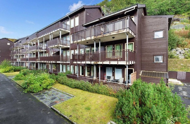 Nice apartment in Tjørhom with WiFi