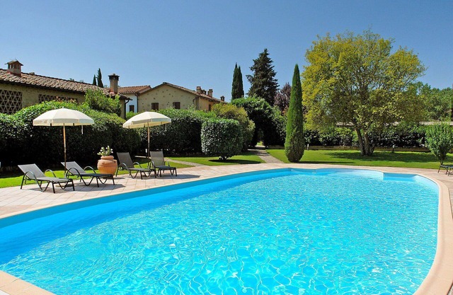 Nice apartment in villa with pool, WIFI, TV, terrace and pets allowed, close to San Gimignano