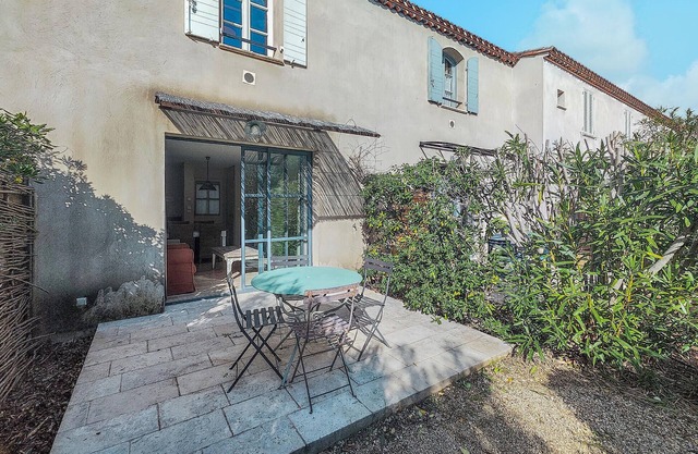 Nice home in Saint-Laurent-de-la-Ca