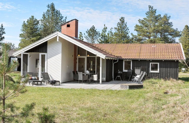 Nice home in ålbæk with sauna