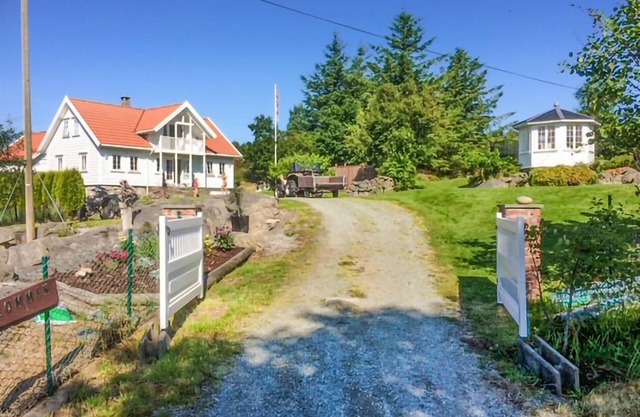 Nice home in Bokn with house sea view