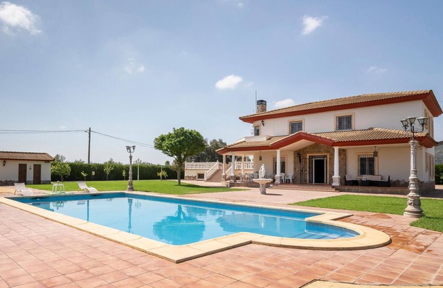 Nice home in Córdoba with WiFi