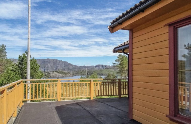 Nice home in Dirdal with house sea view