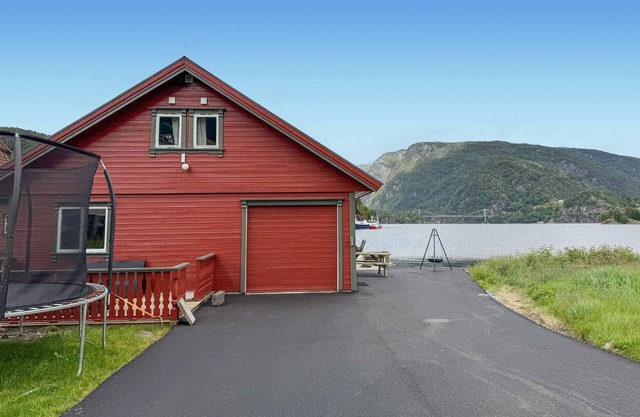 Nice home in Erfjord with WiFi