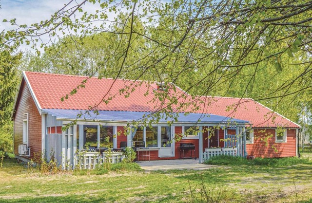 Nice Home In Färentunna