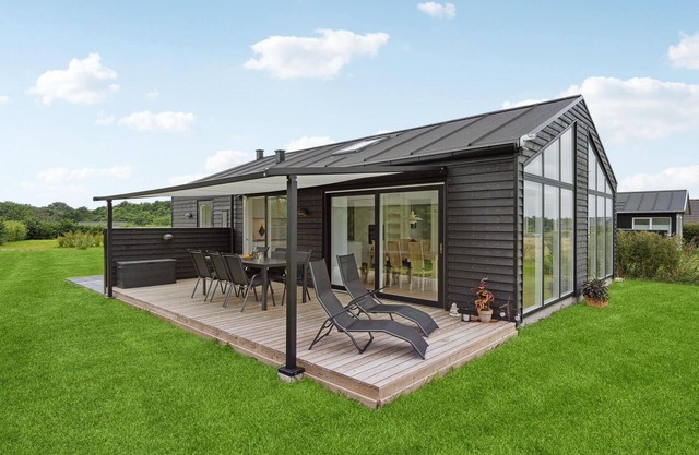 Nice home in Frørup with kitchen