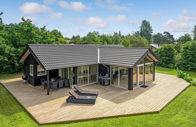 Nice home in Jægerspris with kitchen
