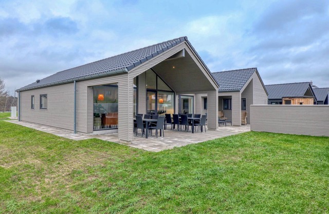 Nice home in Jesendorf with sauna