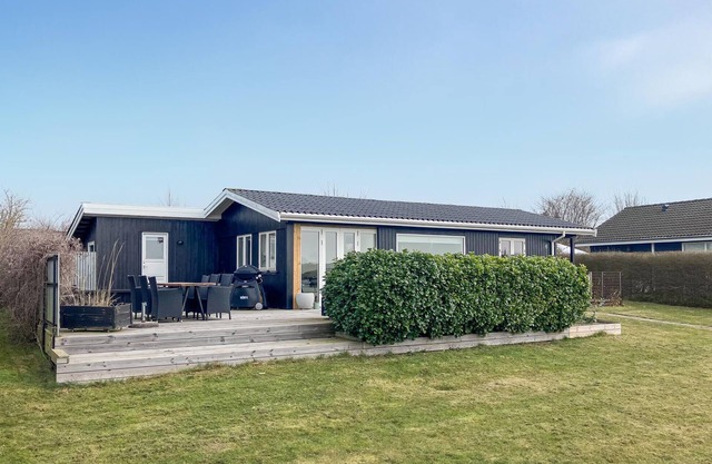 Nice home in Karrebæksminde with WiFi