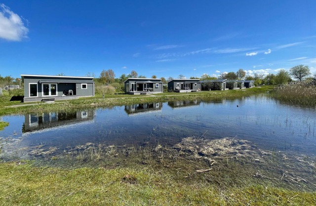 Nice home in Lauwersoog with kitchen