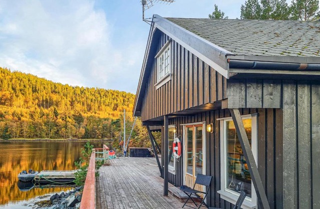 Nice Home In Lysøysundet With Kitchen