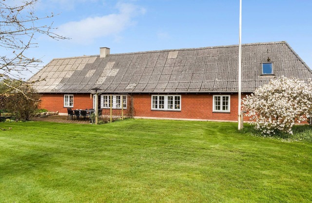 Nice home in Nørre Nebel with WiFi