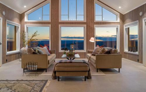 Nice Home In Øyer With Kitchen