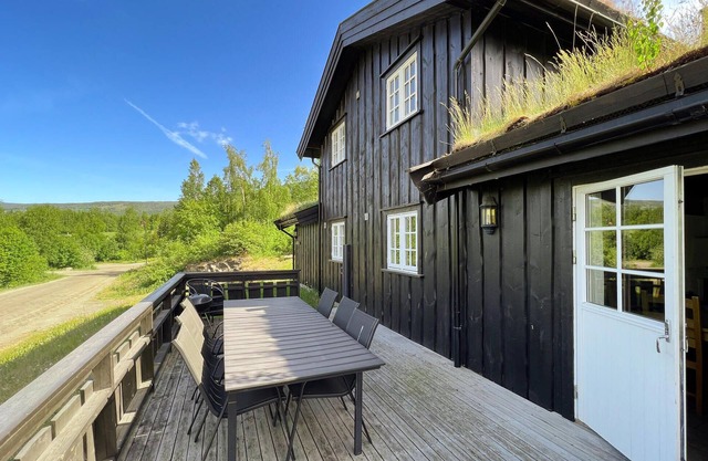 Nice home in øyer with sauna