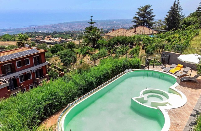 Nice home in Sant'Alfio with sauna