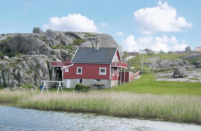 Nice Home In Sirevåg With Kitchen