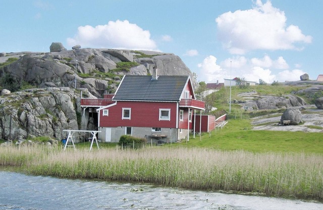 Nice home in Sirevåg with kitchen