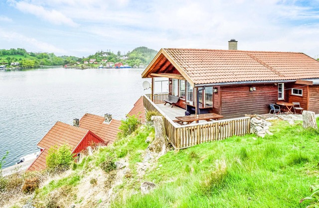 Nice home in Sjernarøy with sauna