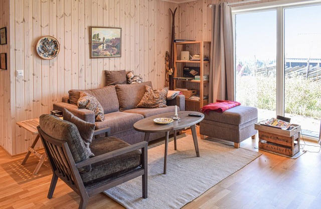 Nice home in Sjusjøen with kitchen