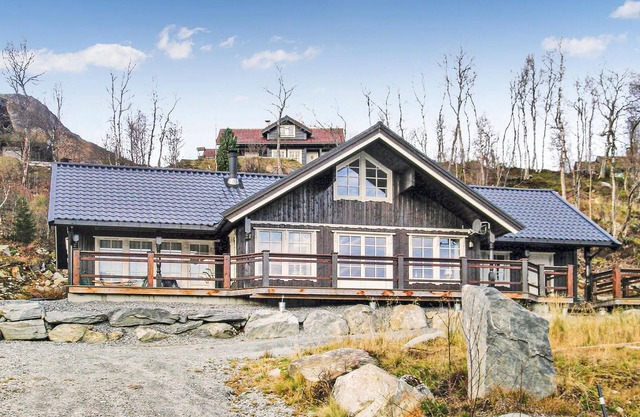 Nice home in Straumgjerde with WiFi