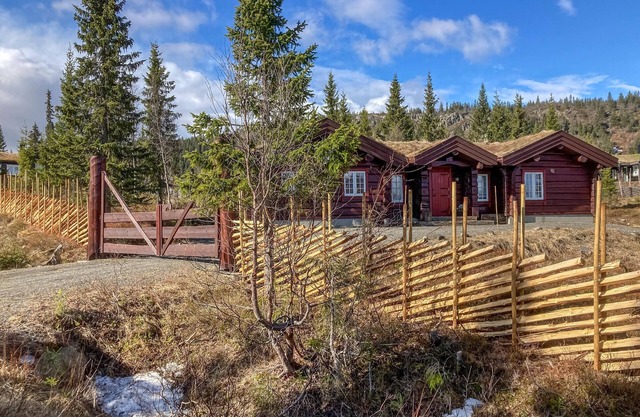 Nice home in Svingvoll