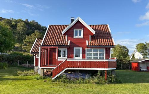 Nice Home In Vestre Åmøy With Sauna