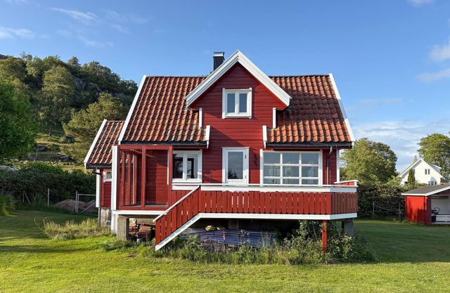 Nice home in vestre åmøy with sauna